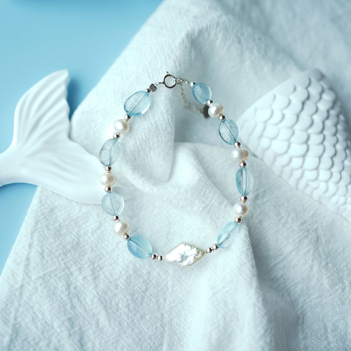 Bracelets cover